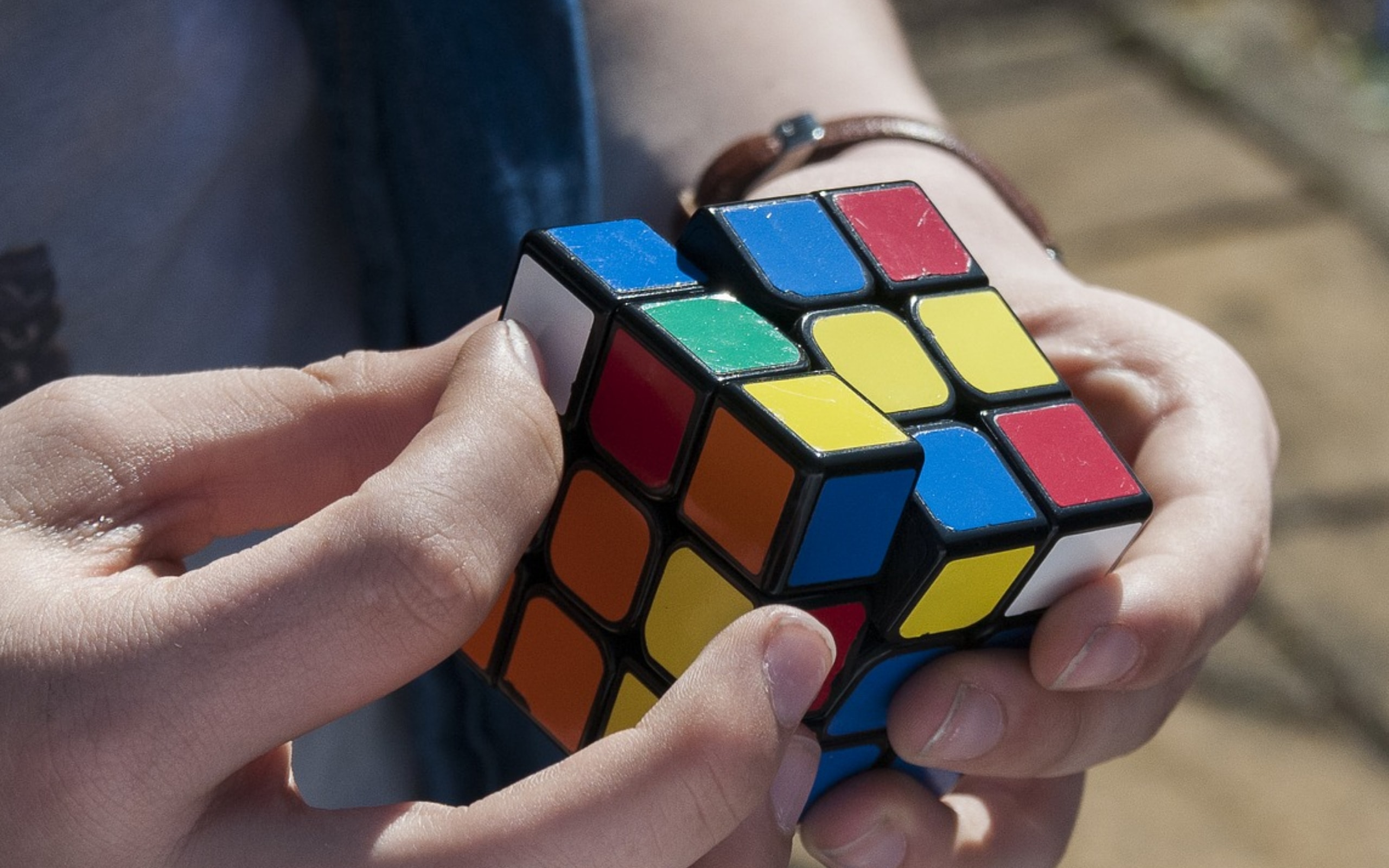 Solving rubiks cube while showering with